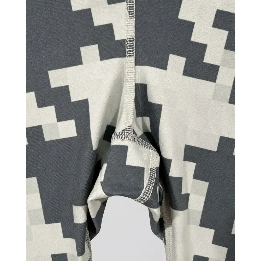 ALO‎ Yoga Airbrush Pixel Leggings Women Small Gray Pink Camo Pilates 29 Inseam